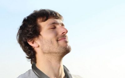 Hands On With LG’s New Wireless Earbuds and … Neck Speakers