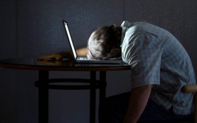 Wake Up With This 5-Minute Workout You Can Do at Your Desk