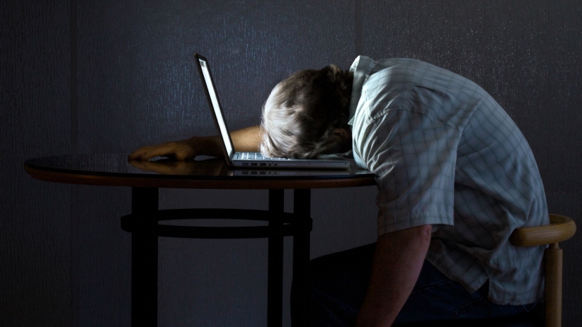 Wake Up With This 5-Minute Workout You Can Do at Your Desk