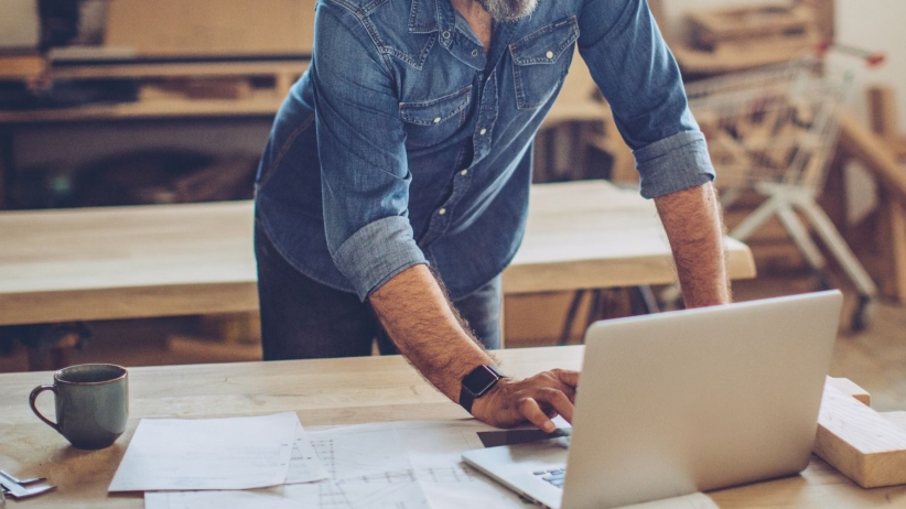 How This Entrepreneur Kept His Day Job While Starting a Business