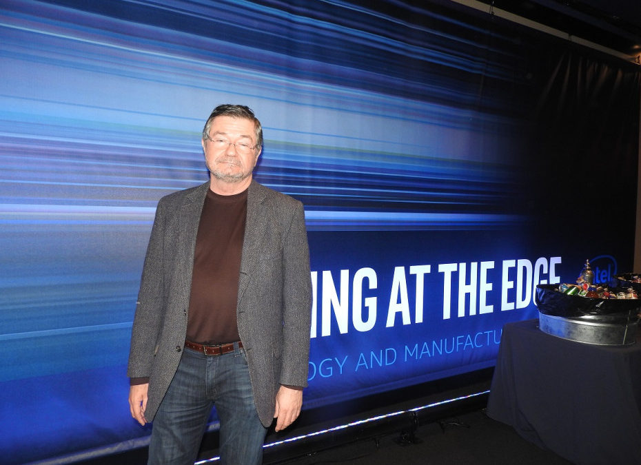 Analyst backs Intel’s claim that Moore’s Law isn’t slowing