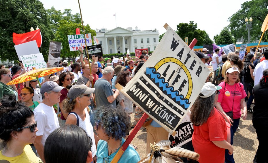 Environmental protesters swarm outside White House